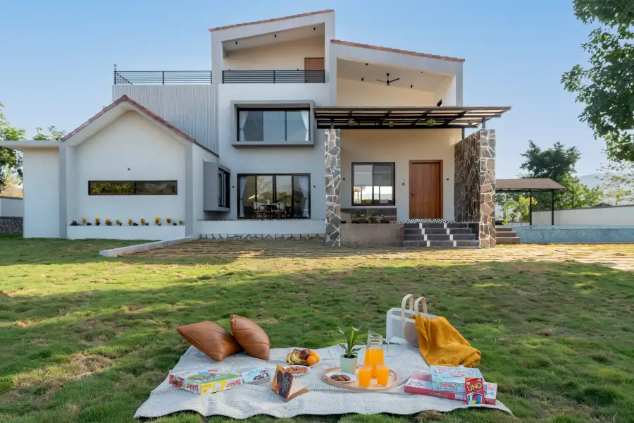 Crimson Crest, Khopoli