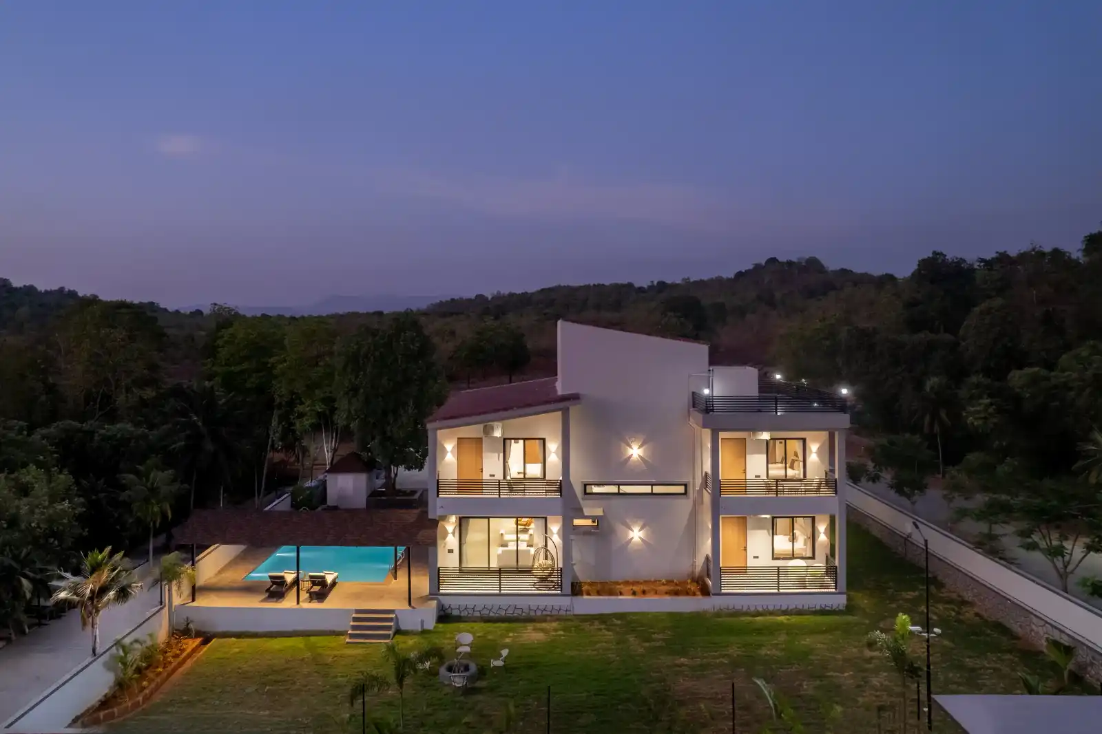 Crimson Crest, Khopoli