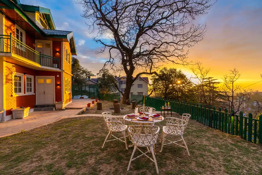 Crimson @ Nau Nabh Cottage, Shimla