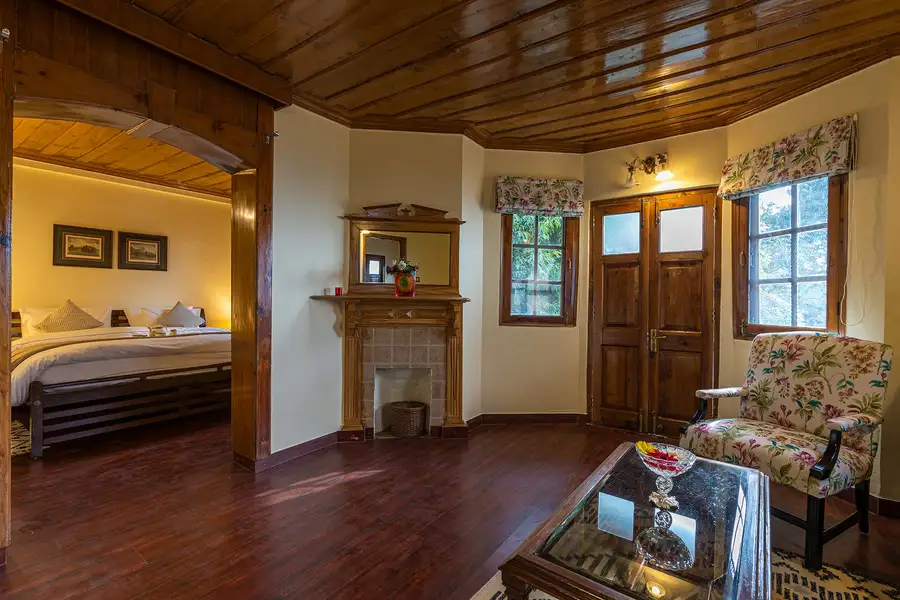 Crimson @ Nau Nabh Cottage, Shimla
