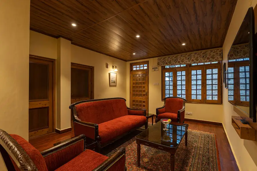 Crimson @ Nau Nabh Cottage, Shimla