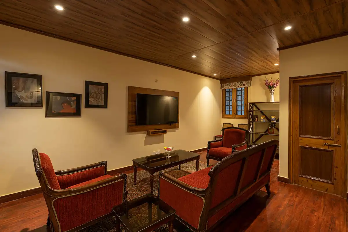 Crimson @ Nau Nabh Cottage, Shimla