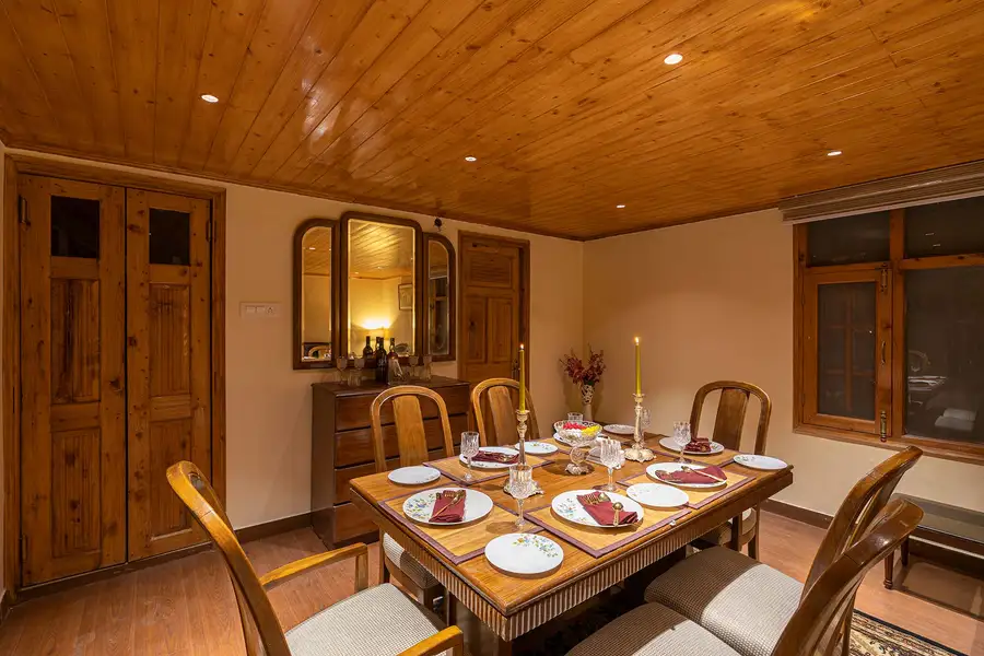 Crimson @ Nau Nabh Cottage, Shimla
