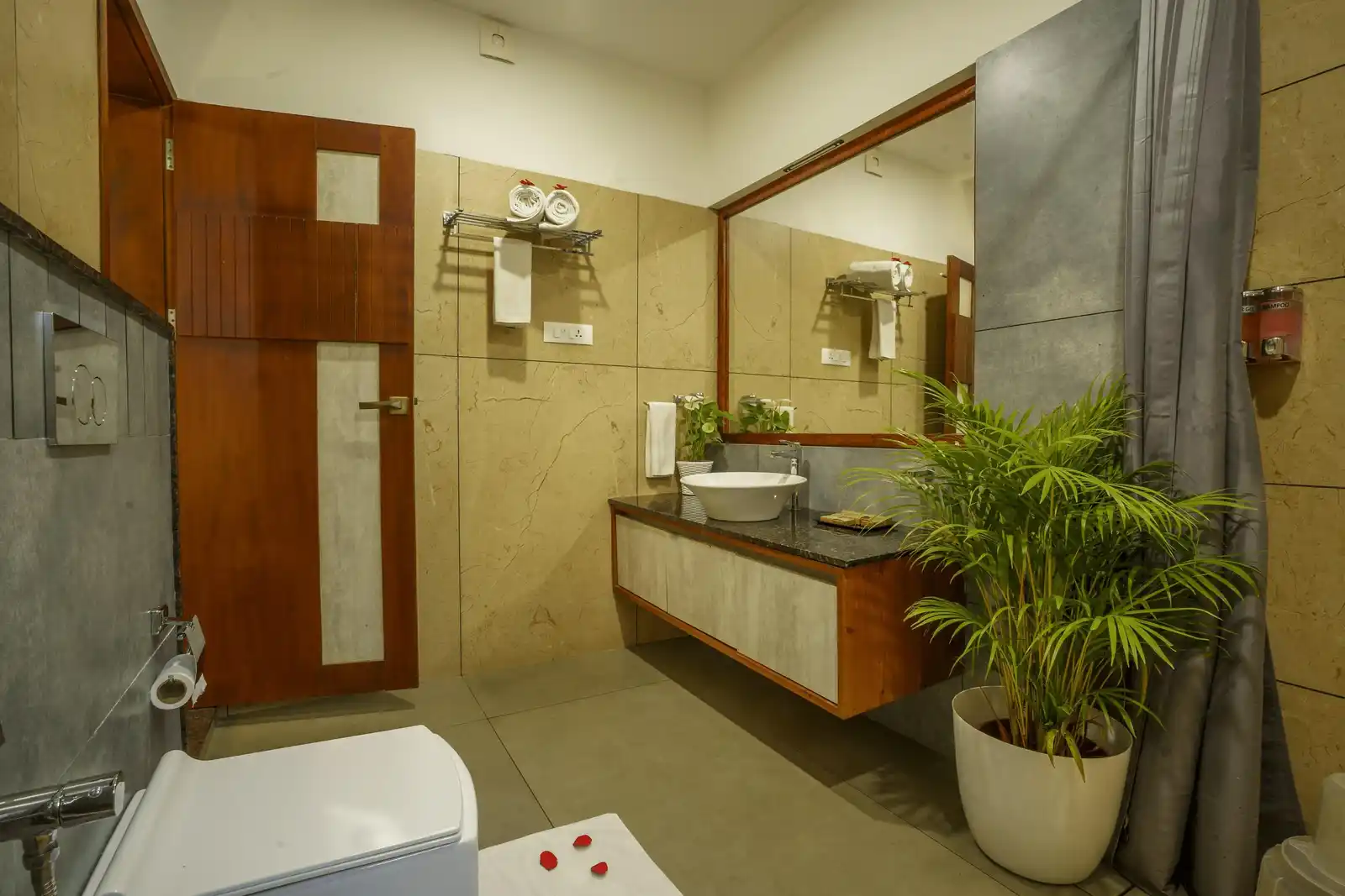 Crystal Kuruva Nature Resort & Spa Bathroom