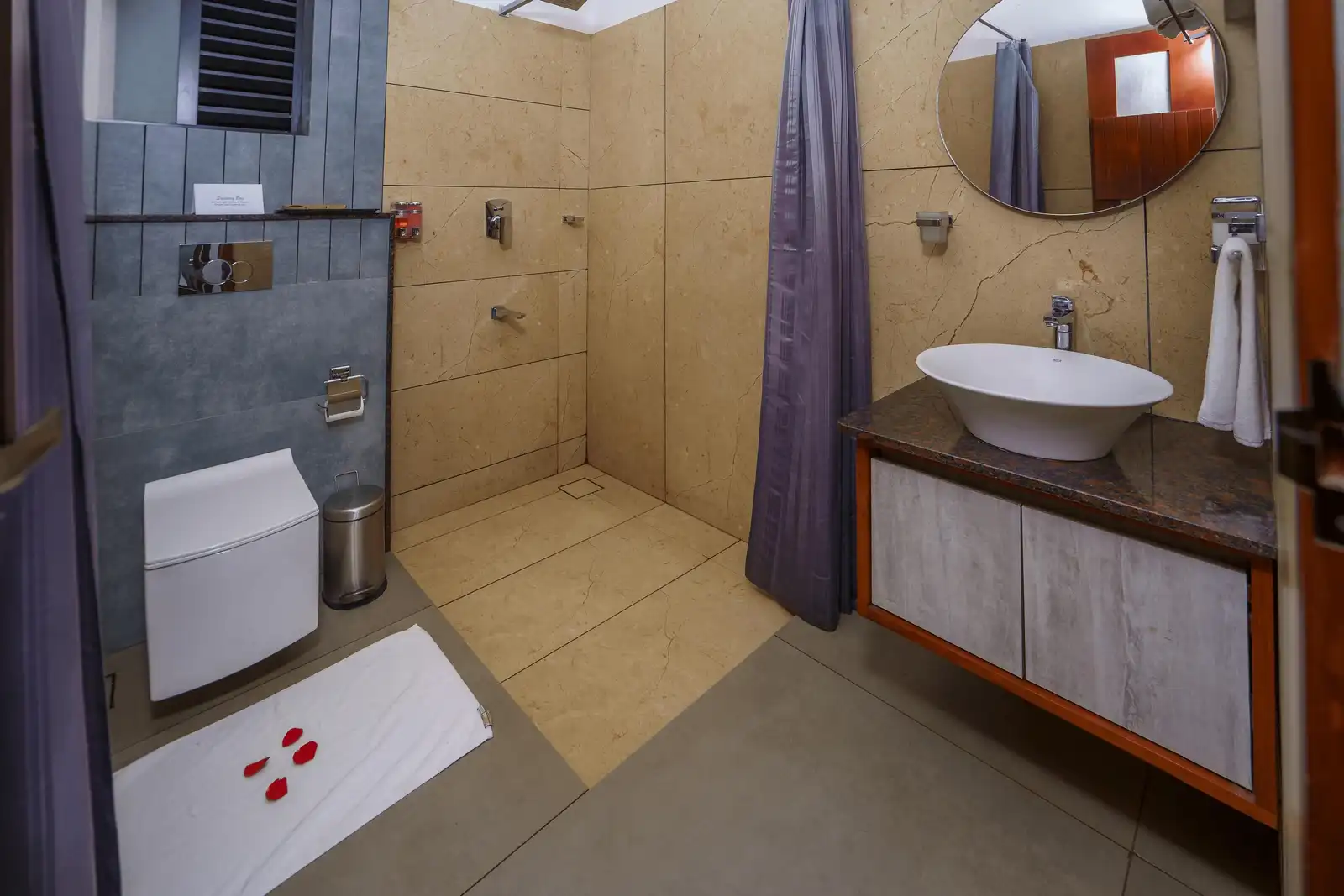 Crystal Kuruva Nature Resort & Spa Bathroom