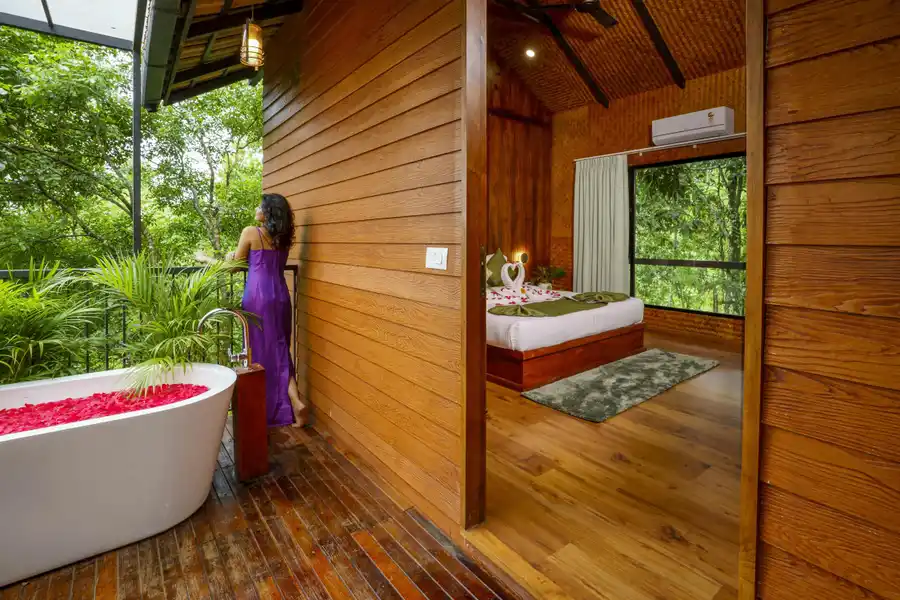 Crystal Kuruva Nature Resort & Spa Bathroom