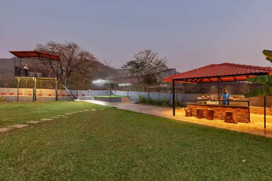 Deckhouse 47, Karjat