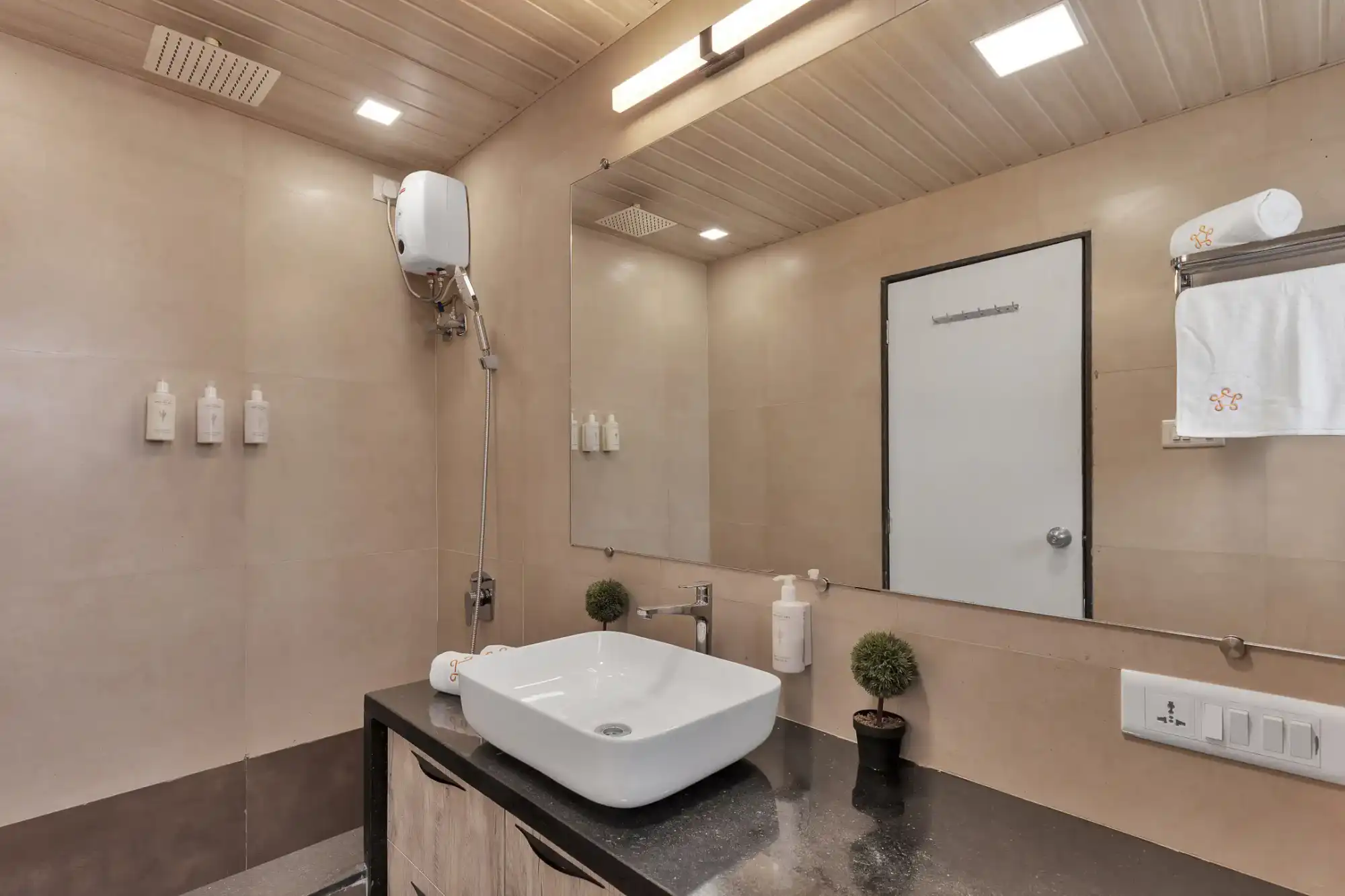 Deckhouse 47, Karjat