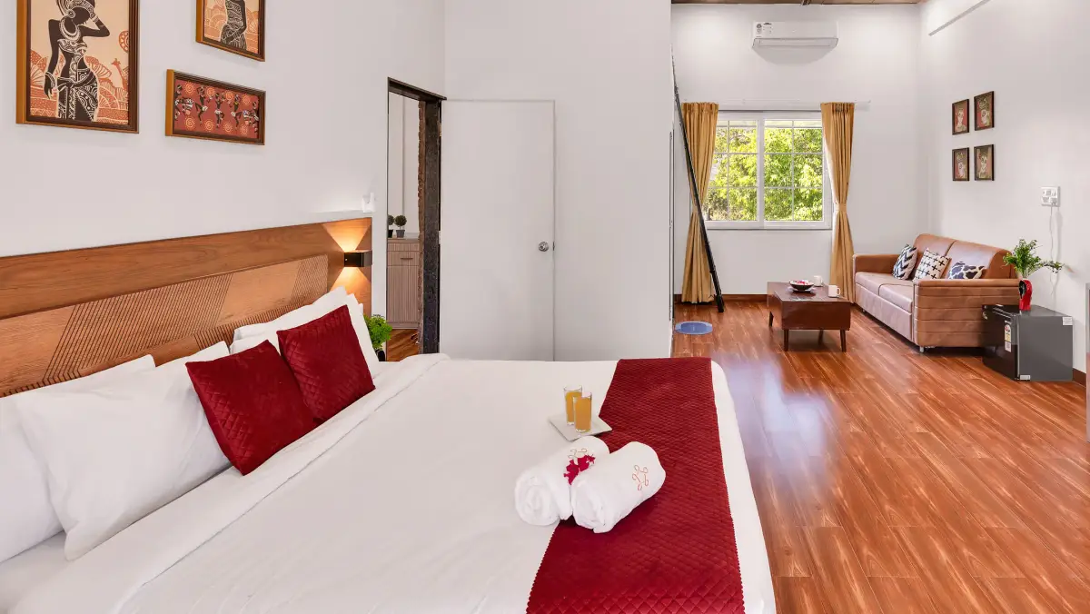 Deckhouse 47, Karjat