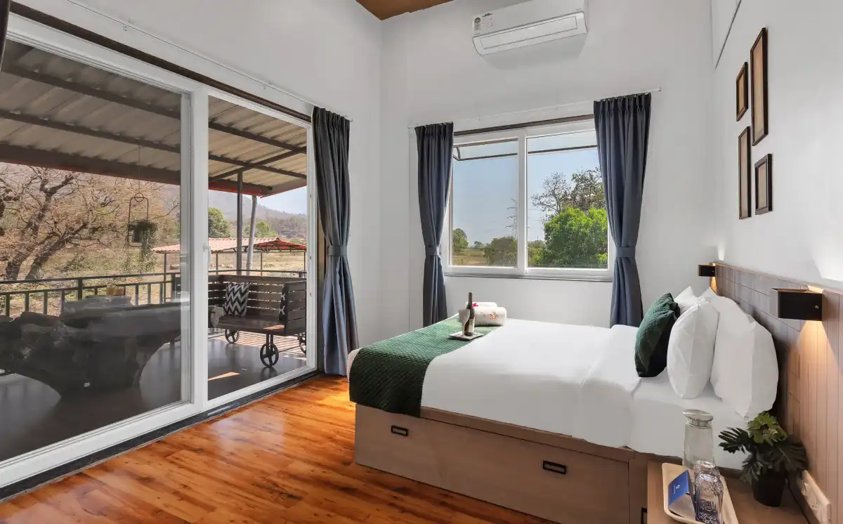 Deckhouse 47, Karjat