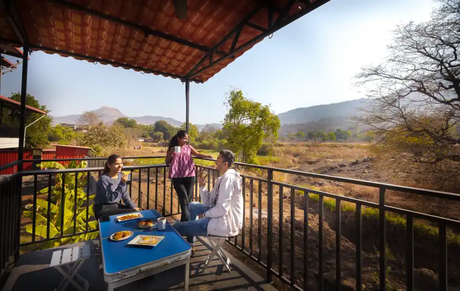 Deckhouse 47, Karjat
