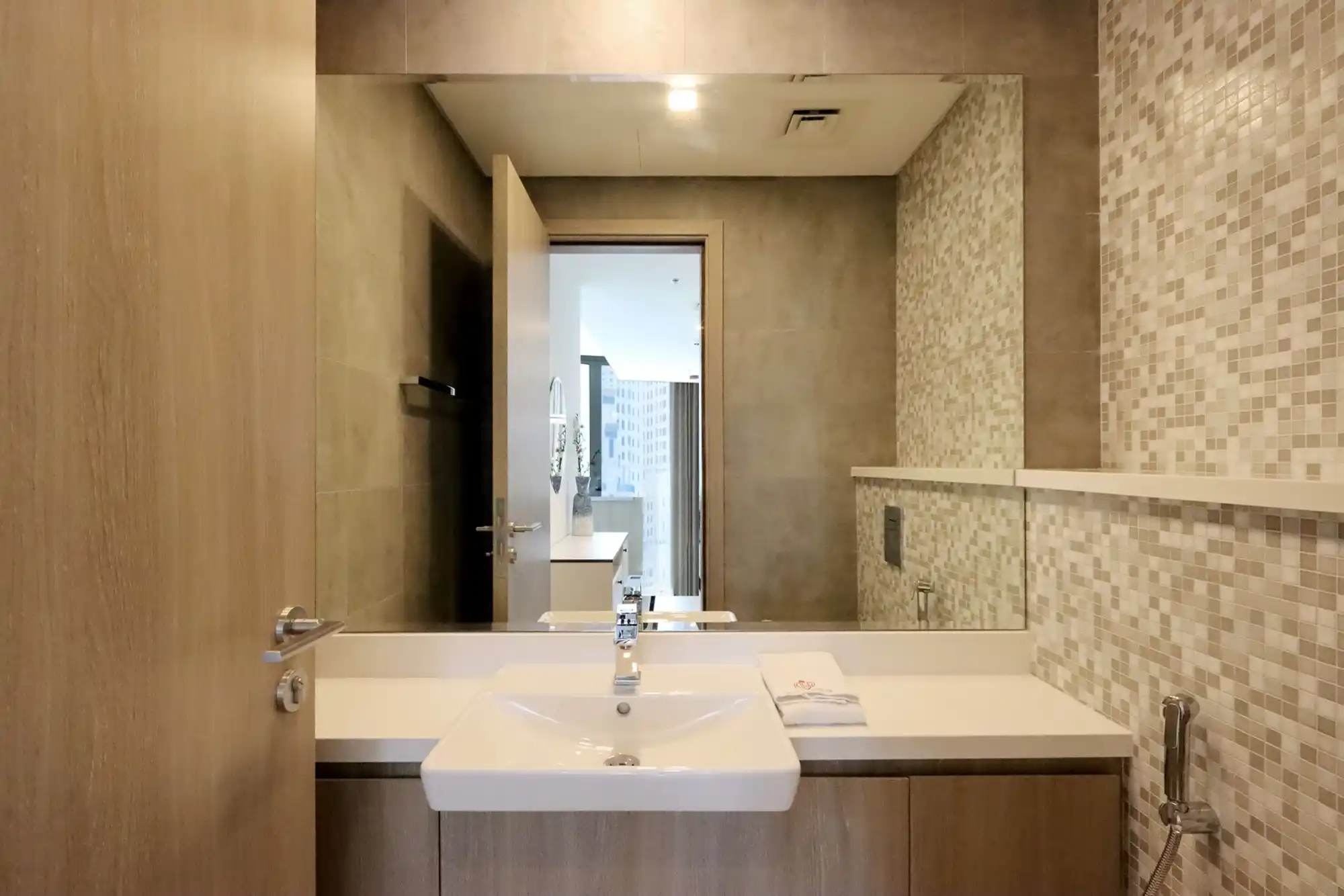 Deluxe 1BR Corner Suite with Marina Views, Dubai
