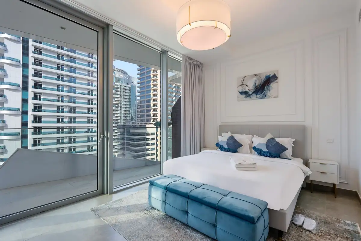Deluxe 1BR Corner Suite with Marina Views, Dubai