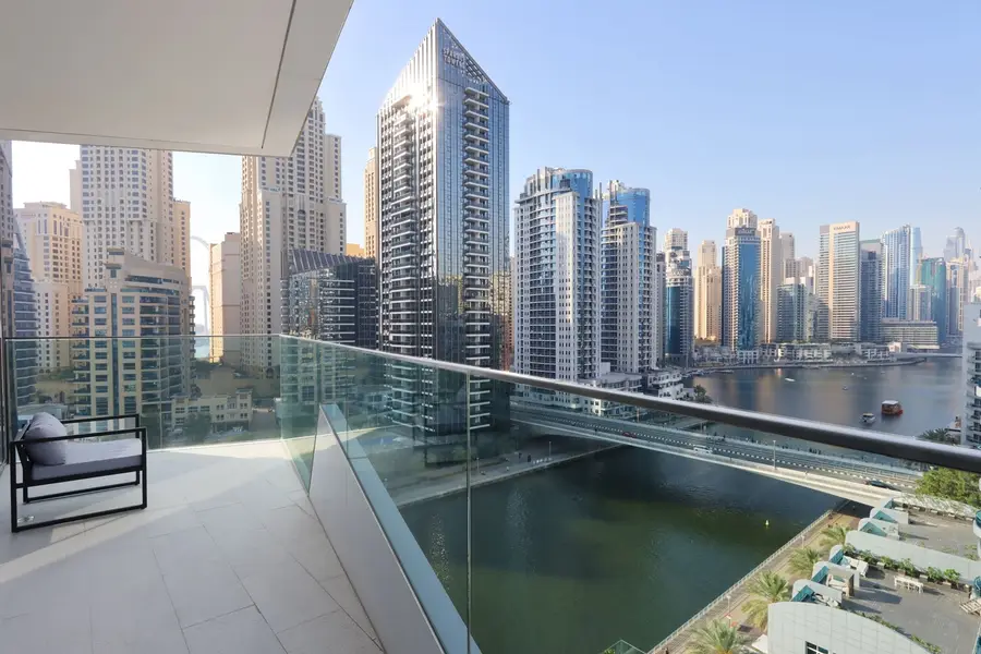 Deluxe 1BR Corner Suite with Marina Views, Dubai