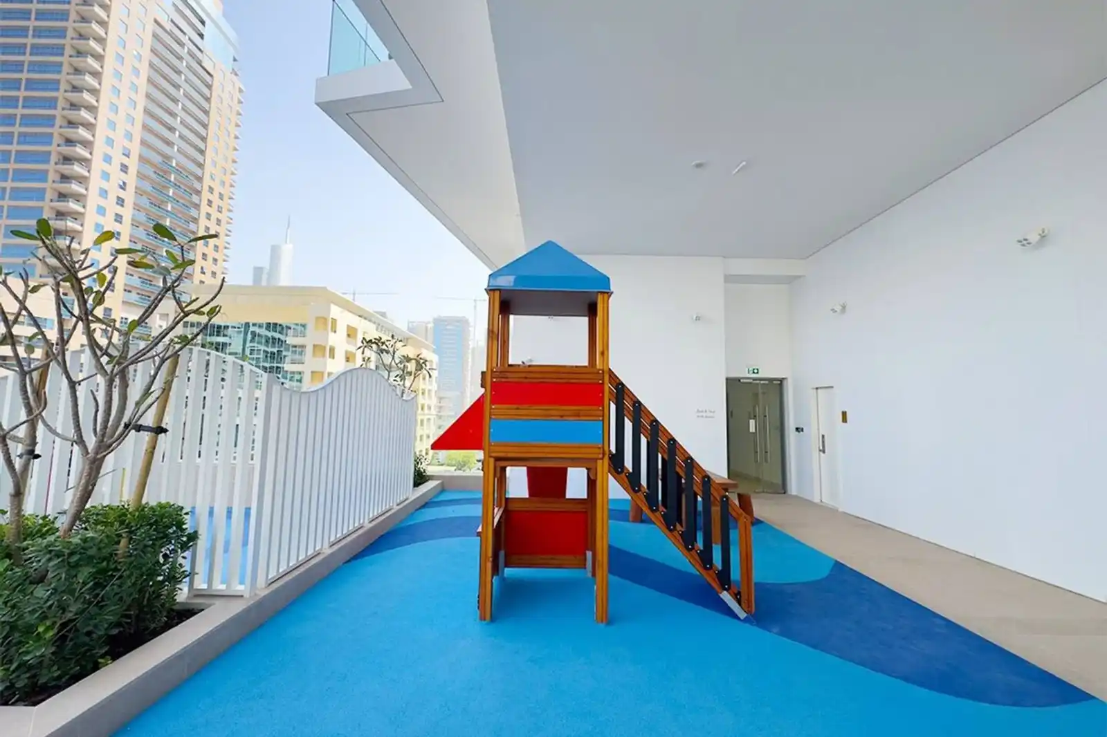 Deluxe 1BR Corner Suite with Marina Views, Dubai