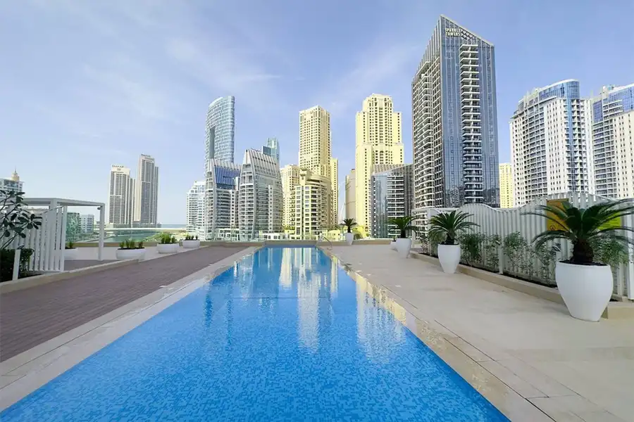 Deluxe 1BR Corner Suite with Marina Views, Dubai