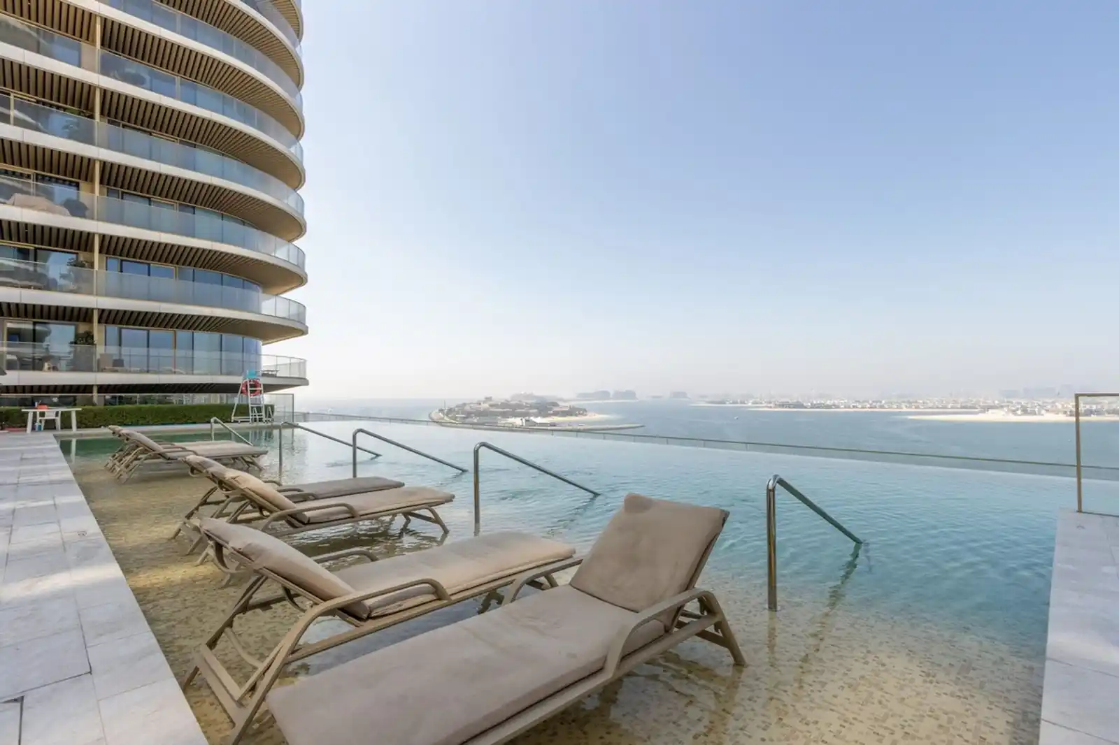 Designer 1BR at Emaar Beachfront, Dubai