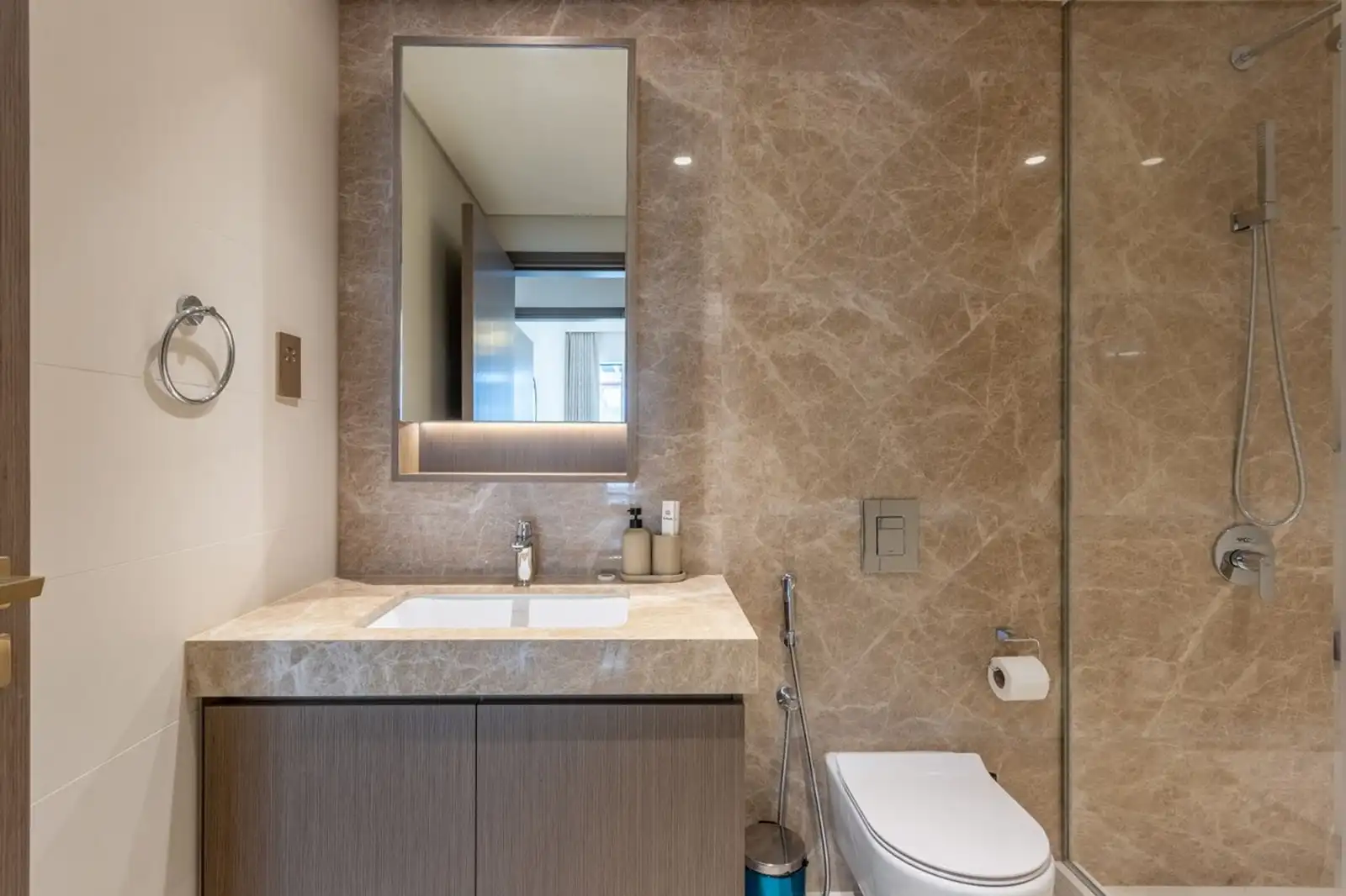 Designer 1BR at Emaar Beachfront, Dubai