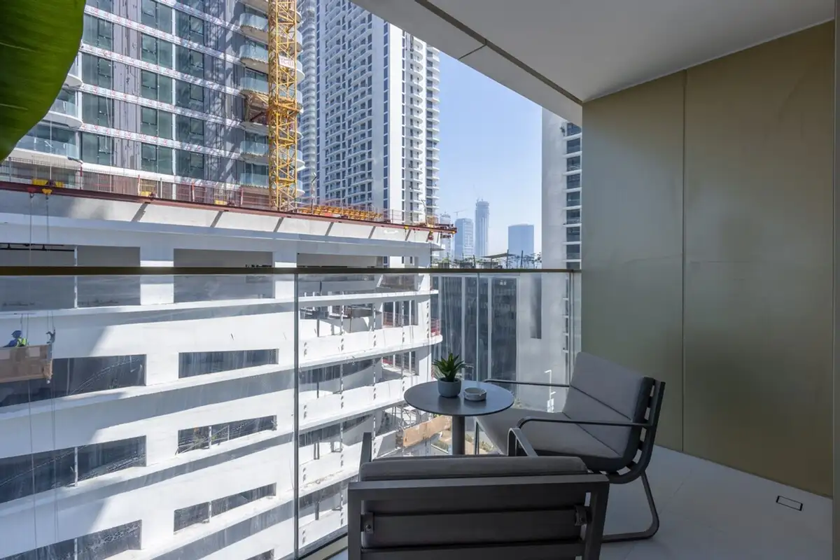 Designer 1BR at Emaar Beachfront, Dubai
