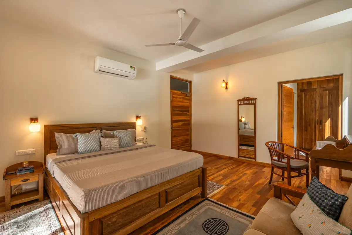 Double Room @ Shamrock Riverfront, Manali