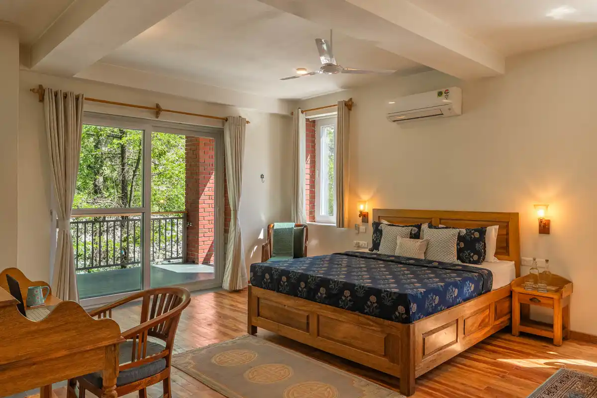 Double Room @ Shamrock Riverfront, Manali