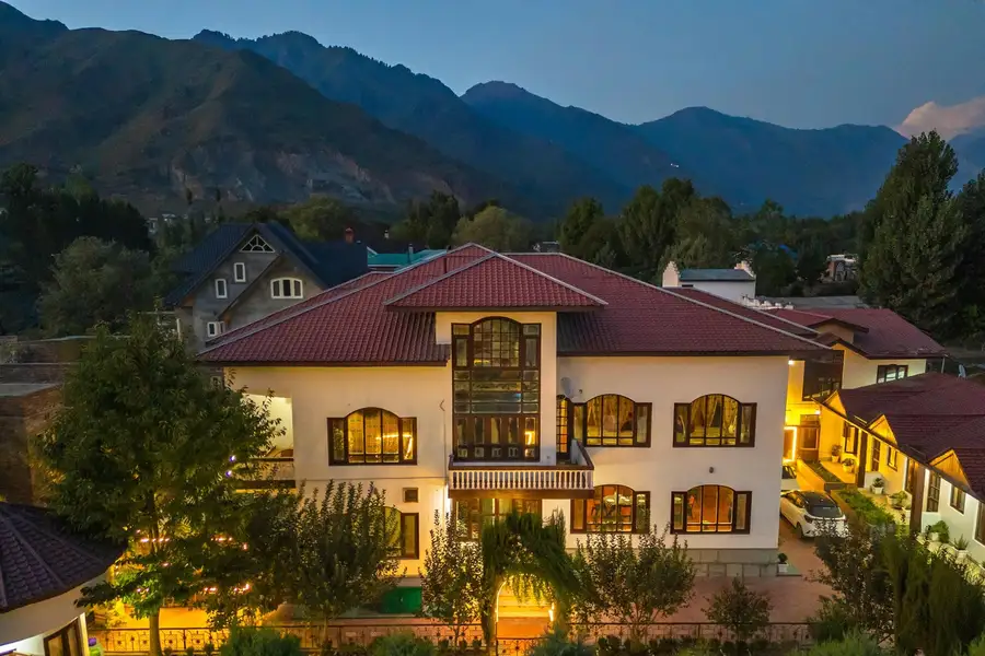 Dusk @ Wooden Arches, Srinagar