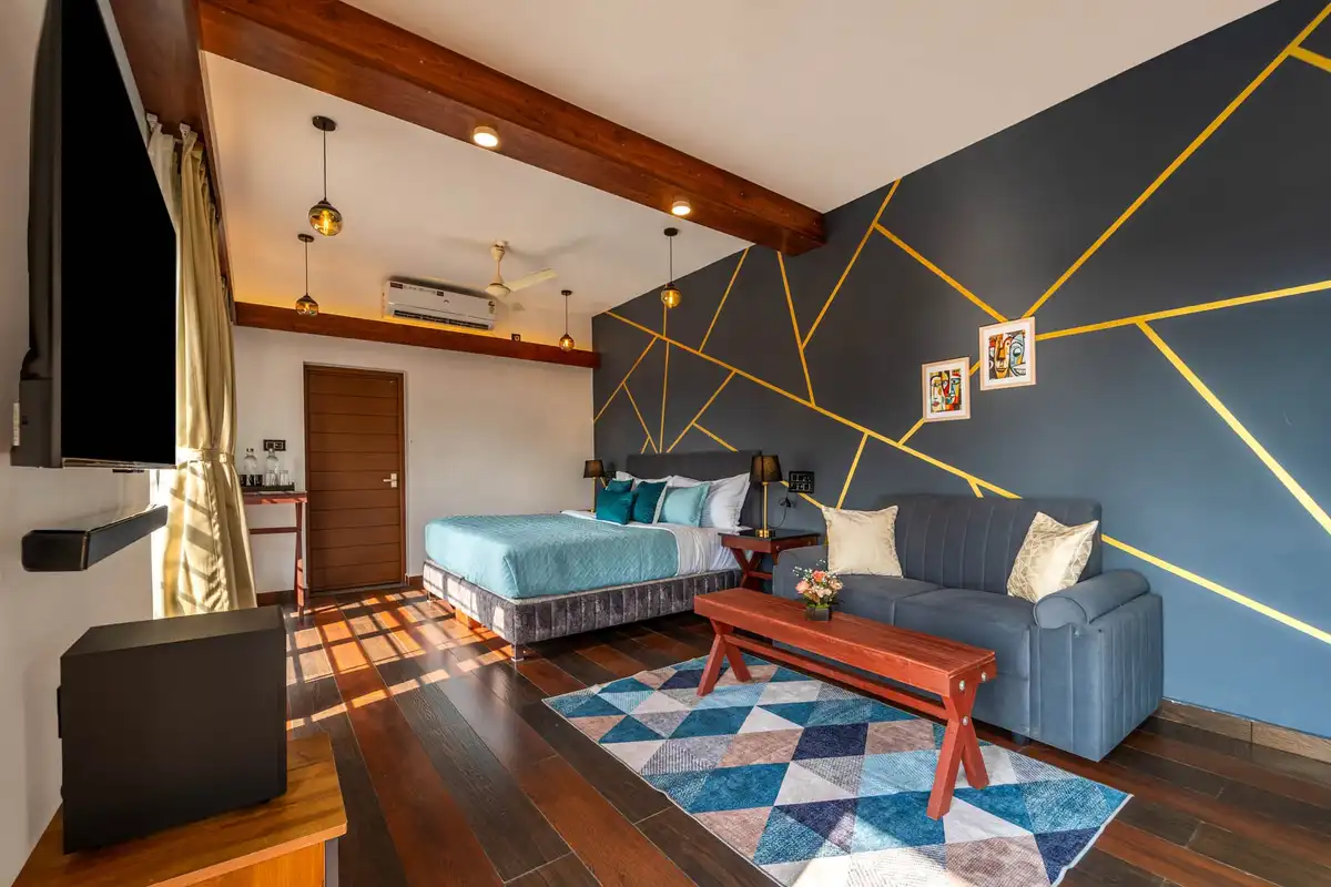 Dynast - By the Beach, Alleppey