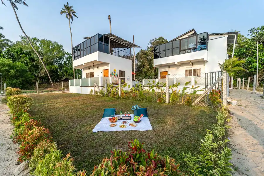 Dynast - By the Beach, Alleppey