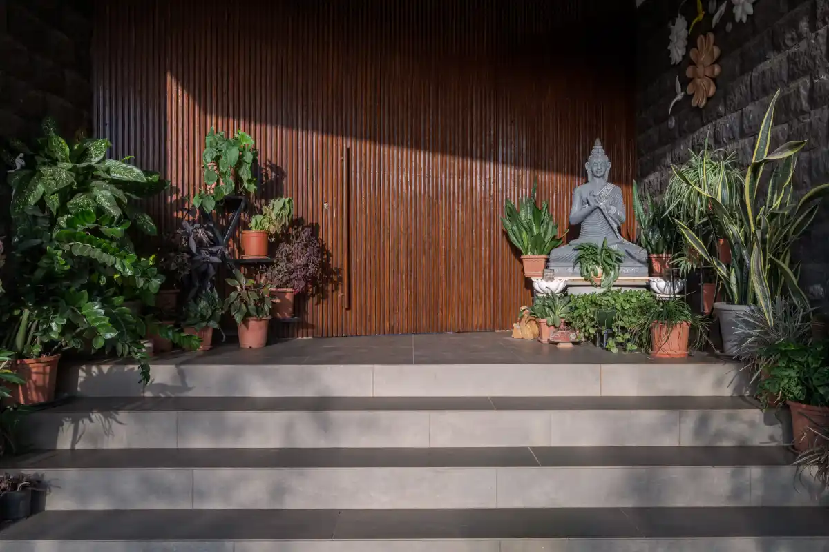 Eden's Pavilion, Pawna
