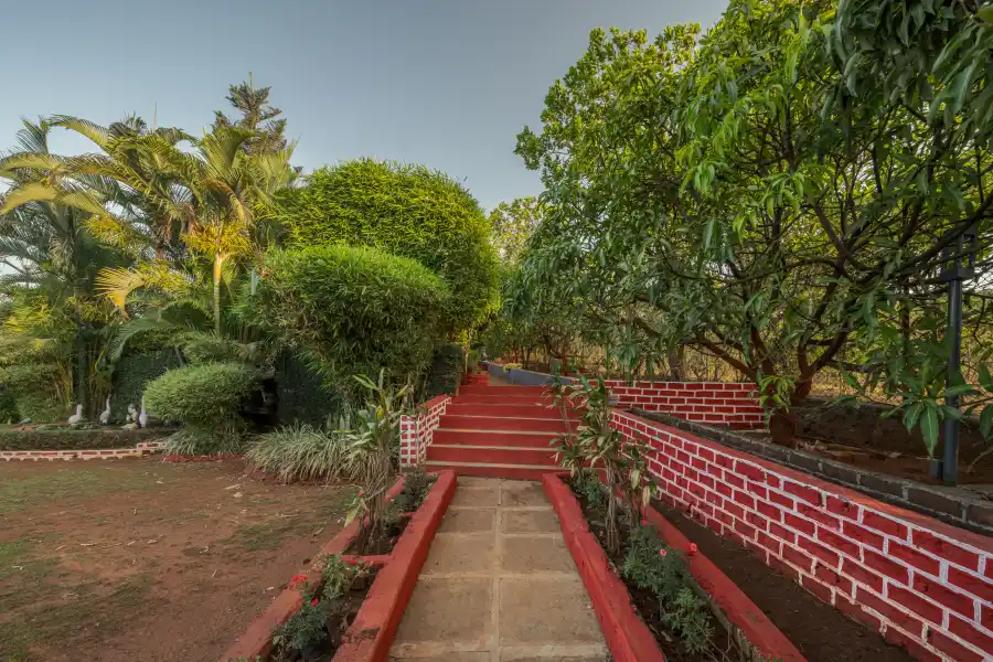 Eden's Pavilion, Pawna