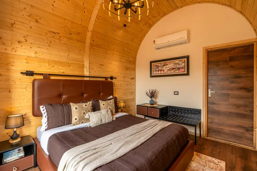 EKAM @ ILIKA W/ Heated Infinity Pool And Jacuzzi, Kasauli