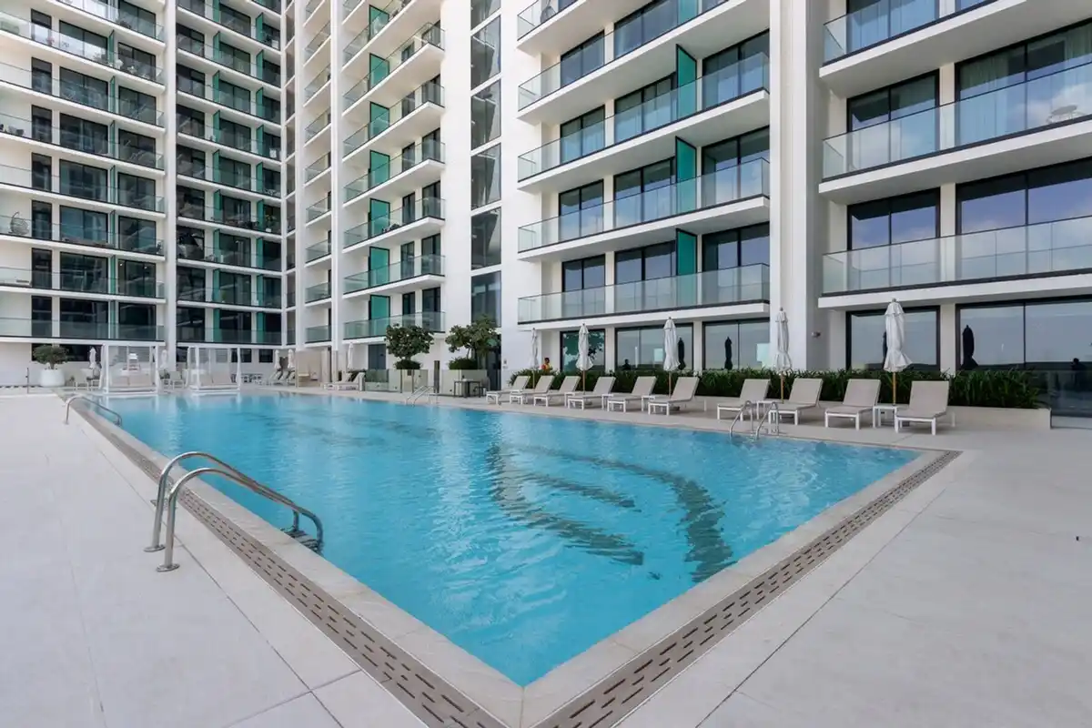 Elegant 1BR with Balcony & Skyline Views, Dubai