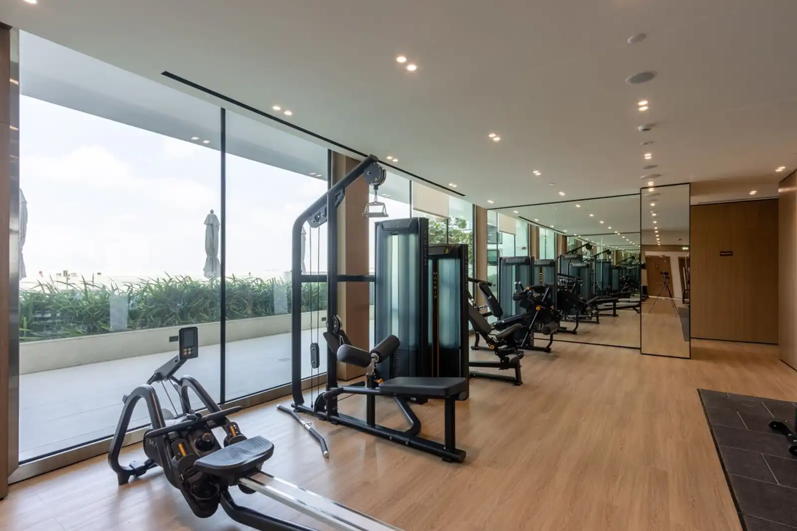 Elegant 1BR with Balcony & Skyline Views, Dubai