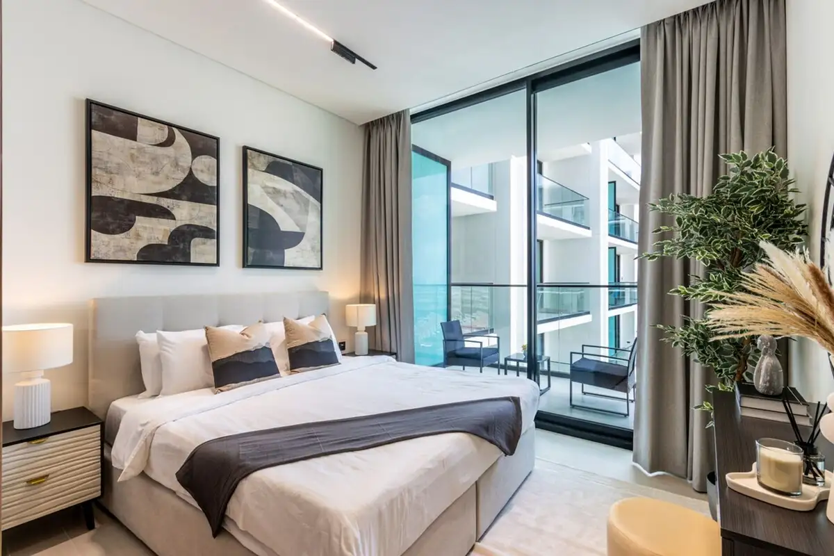 Elegant 1BR with Balcony & Skyline Views, Dubai
