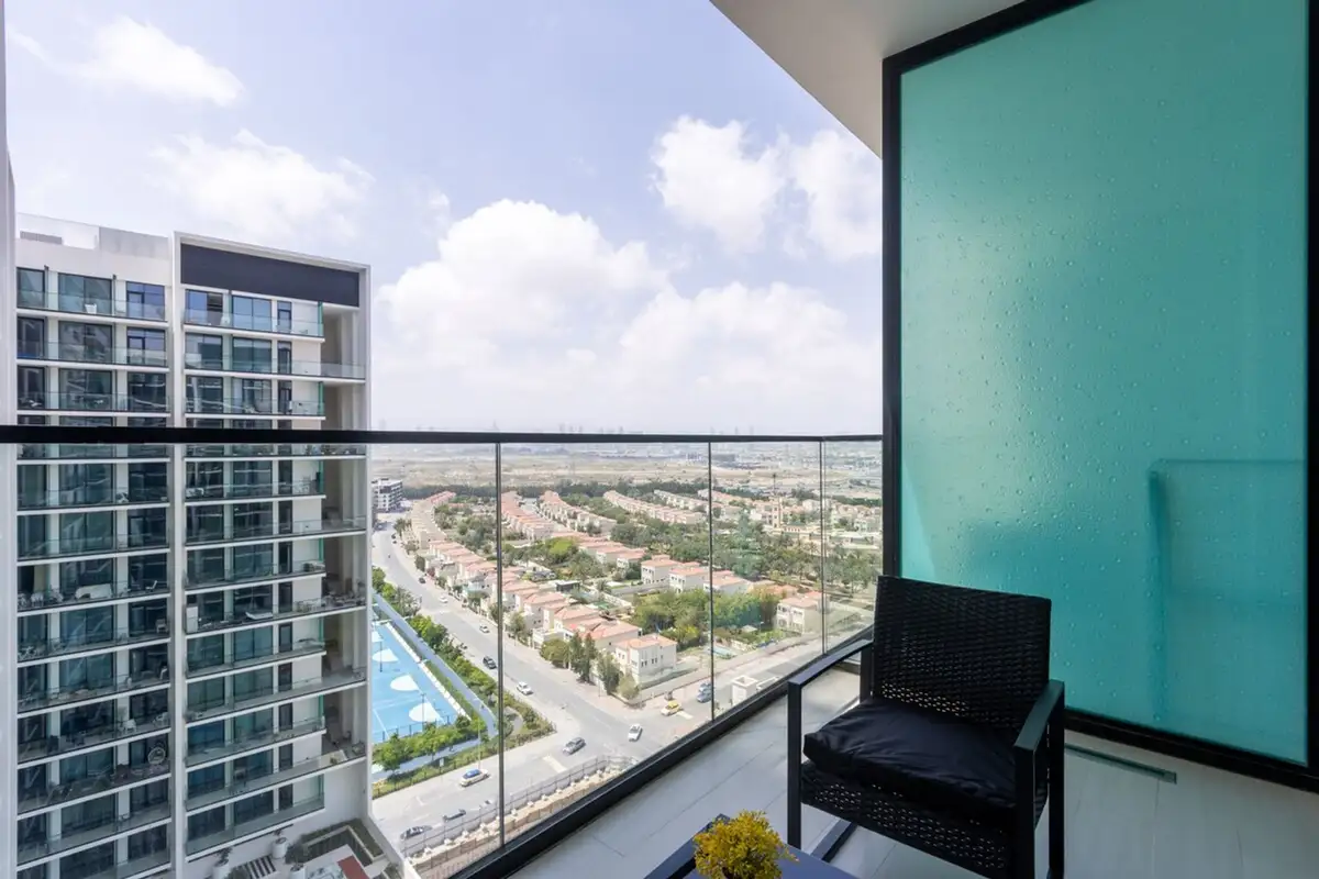 Elegant 1BR with Balcony & Skyline Views, Dubai