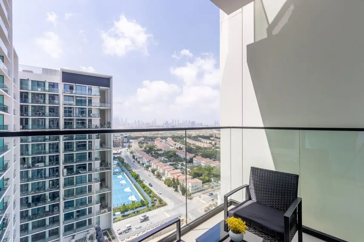 Elegant 1BR with Balcony & Skyline Views, Dubai