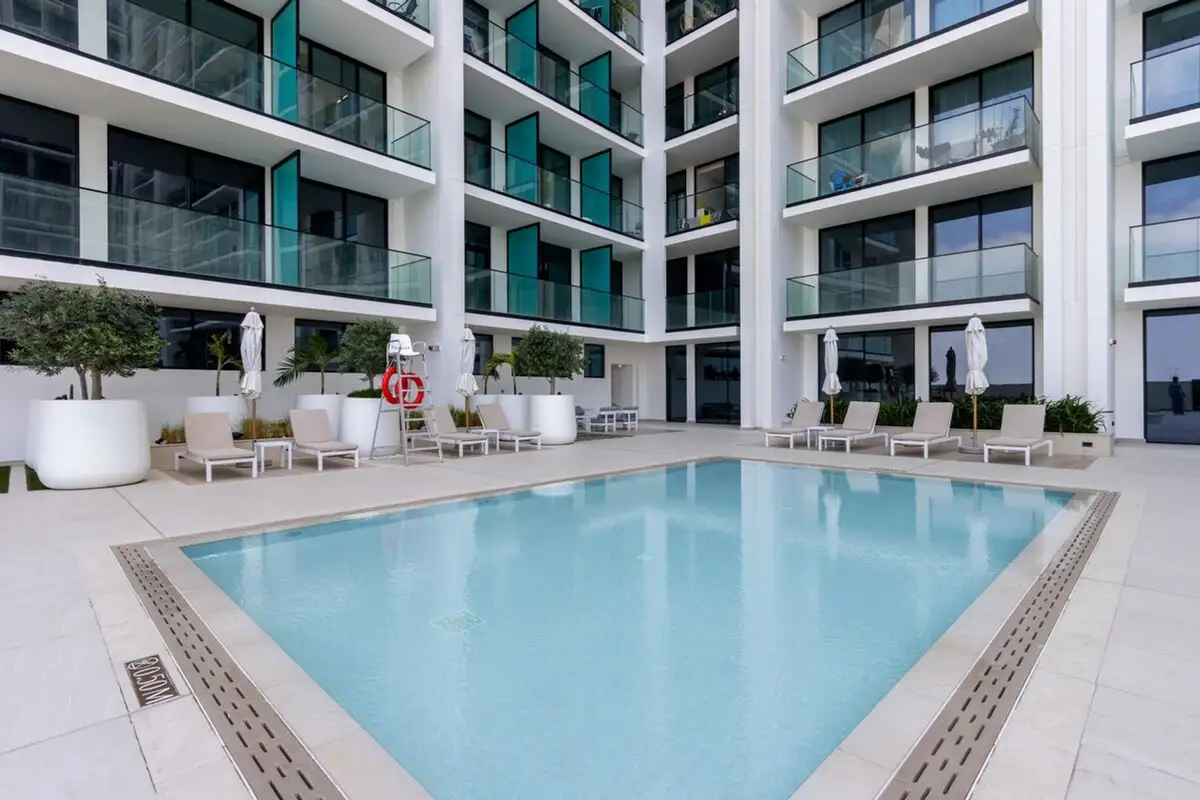 Elegant 1BR with Balcony & Skyline Views, Dubai