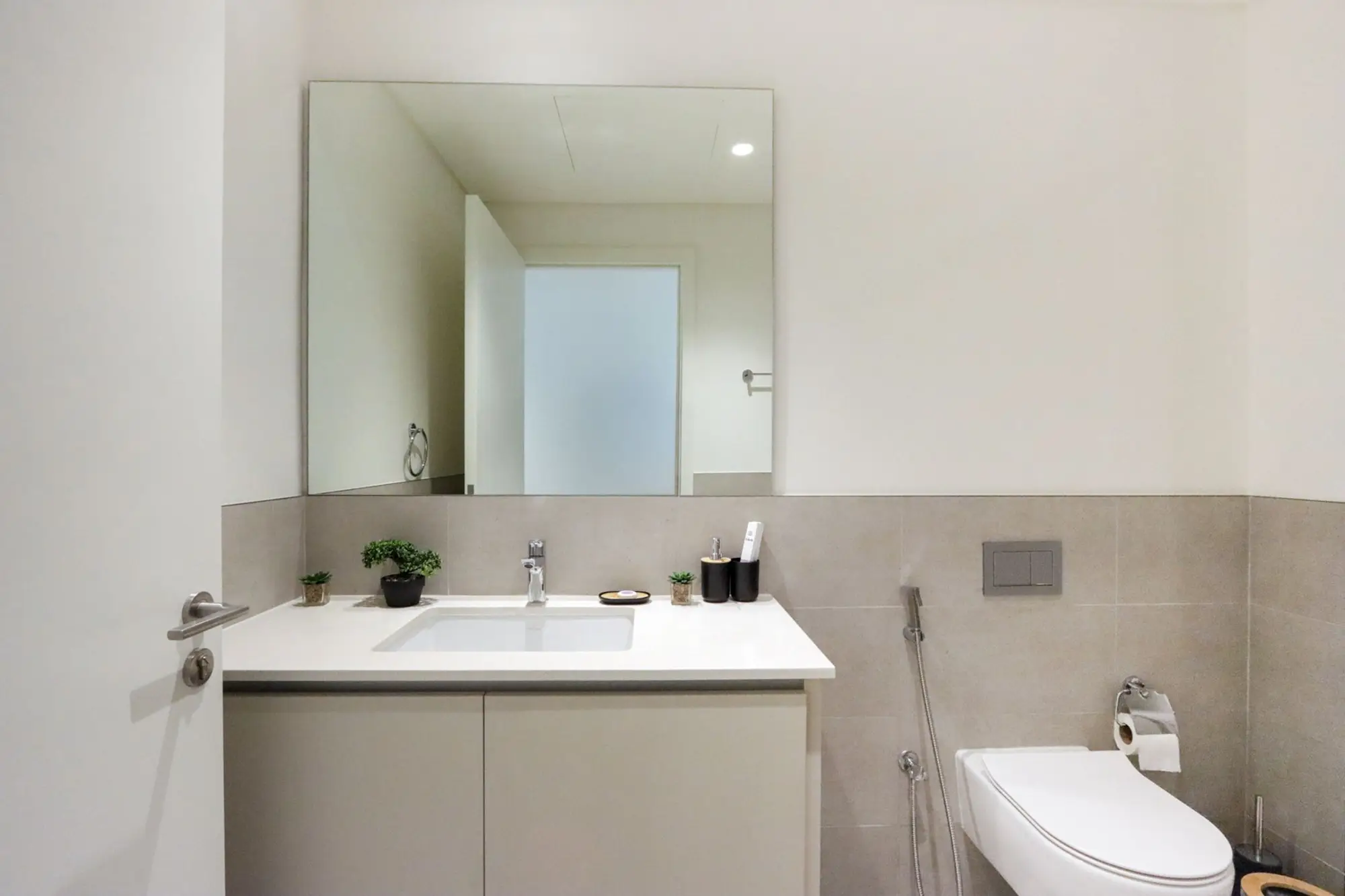 Elegant 2BR, Dubai