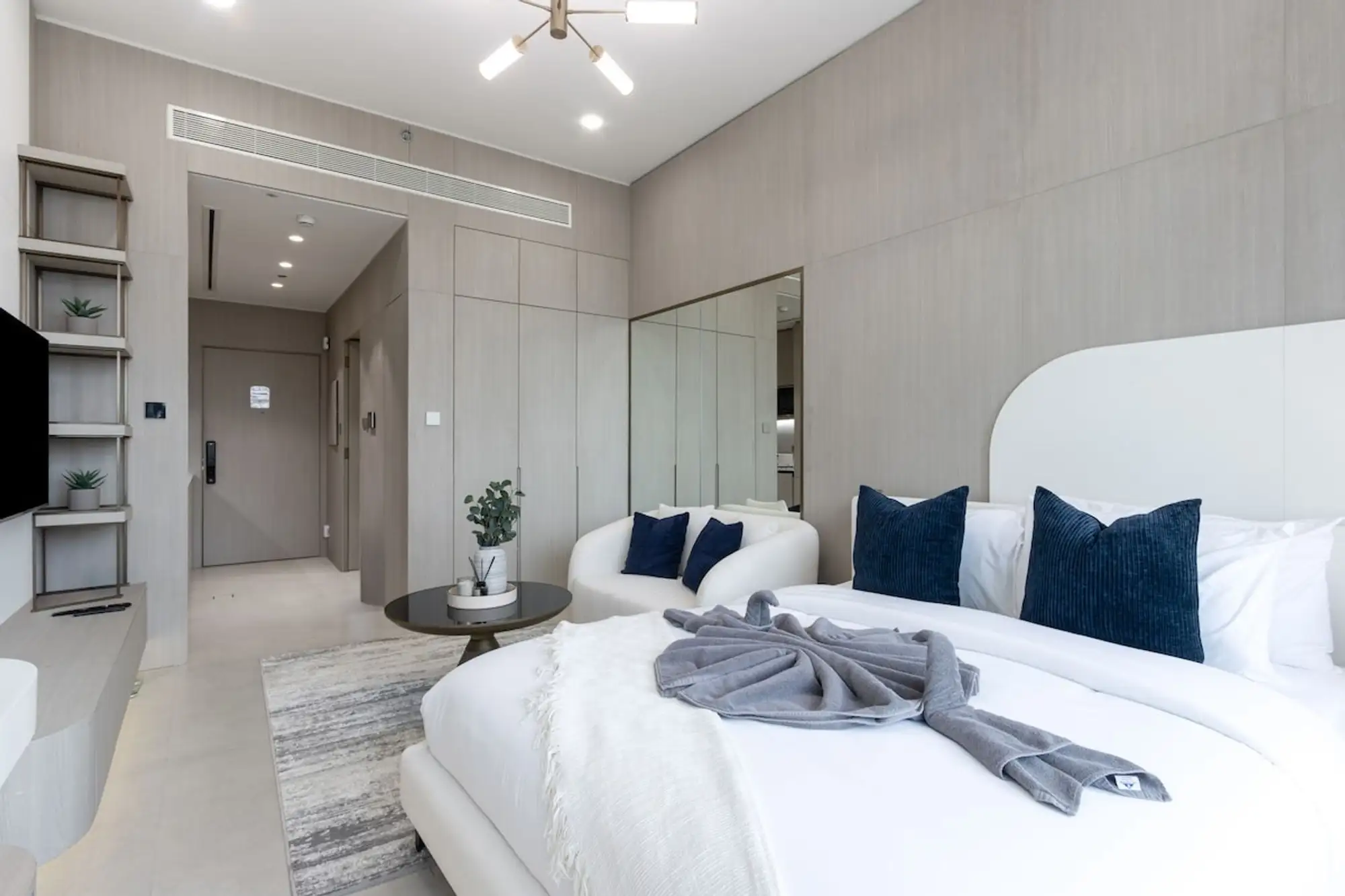 Elegant Designer Studio - Balcony, Dubai