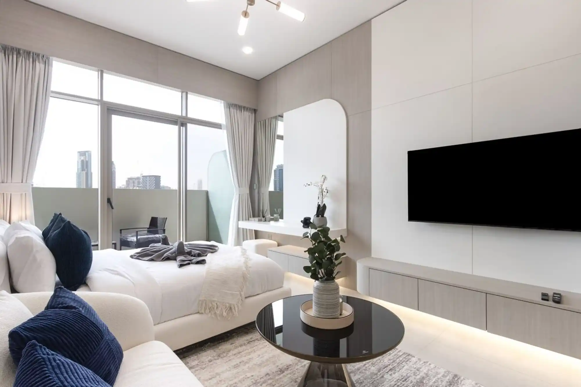 Elegant Designer Studio - Balcony, Dubai