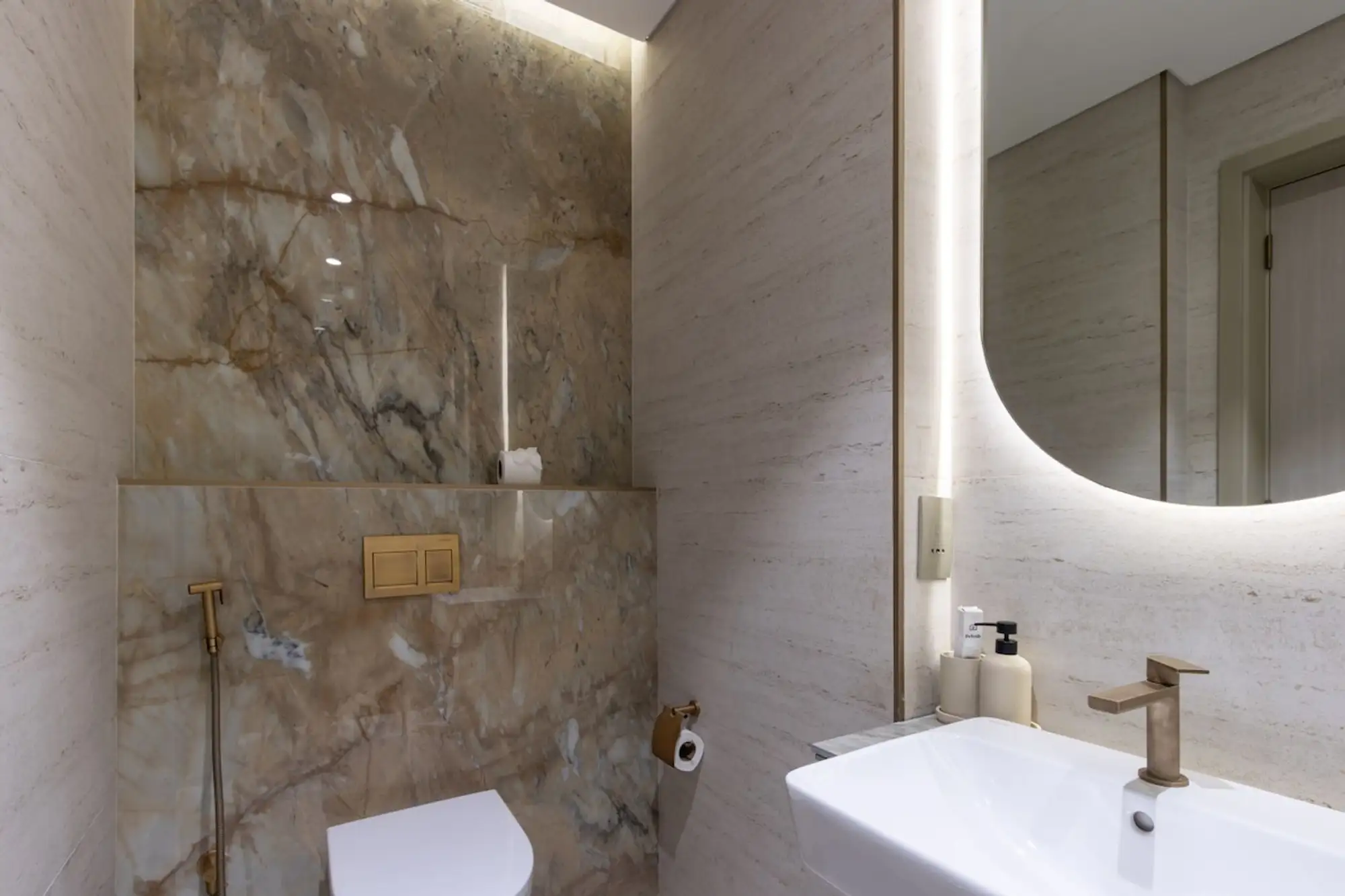 Elegant Designer Studio - Balcony, Dubai