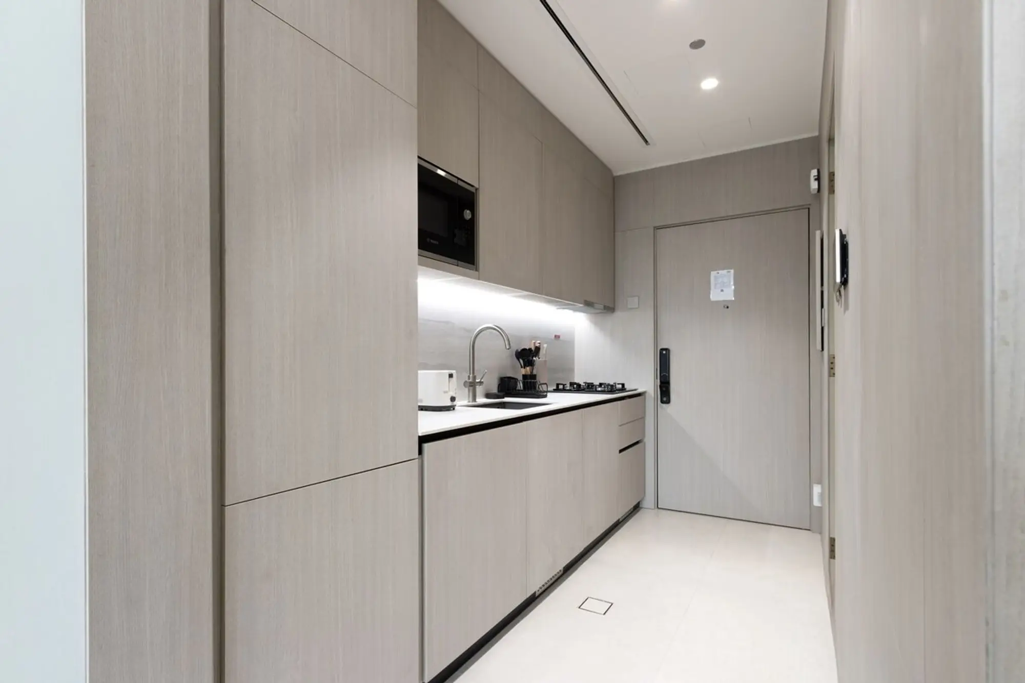 Elegant Designer Studio - Balcony, Dubai