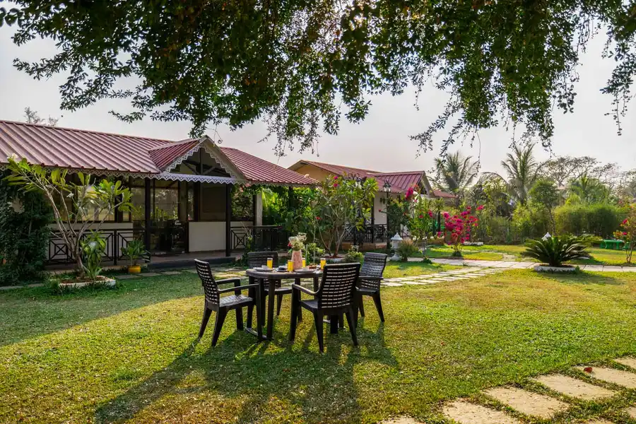 Elevated Suite Room 2 w/ Jacuzzi @ Ever Falls, Karjat