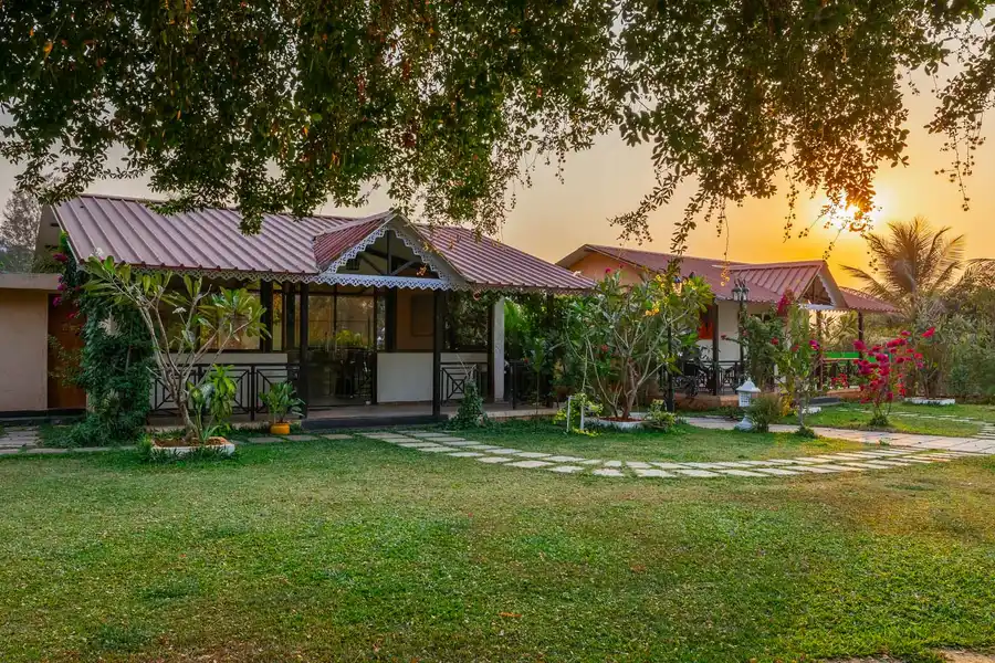 Elevated Suite Room 2 w/ Jacuzzi @ Ever Falls, Karjat