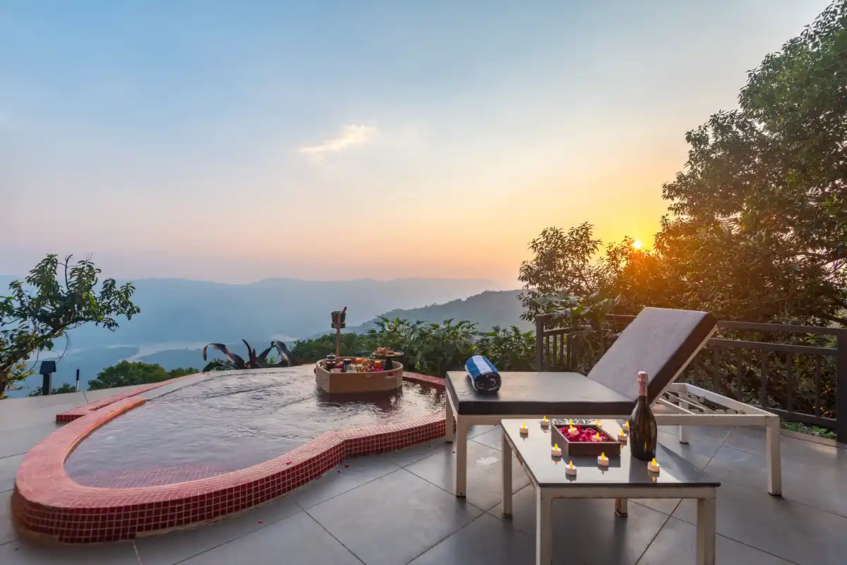 Emperior Suite w/ Heart Pool & Jacuzzi @ Vee Resort, Mahabaleshwar