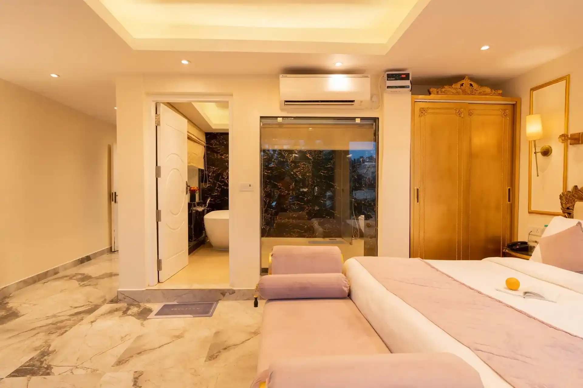 Emperor Ozran Superior Room With A Balcony, North Goa