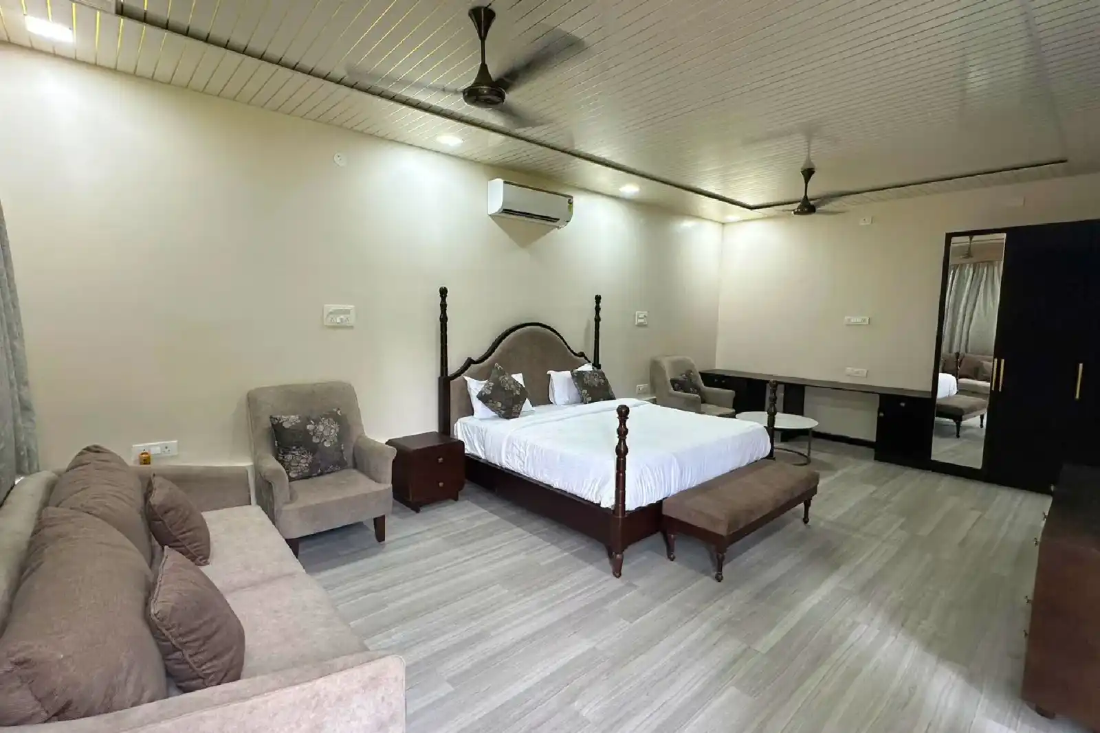 Esh, Delhi NCR