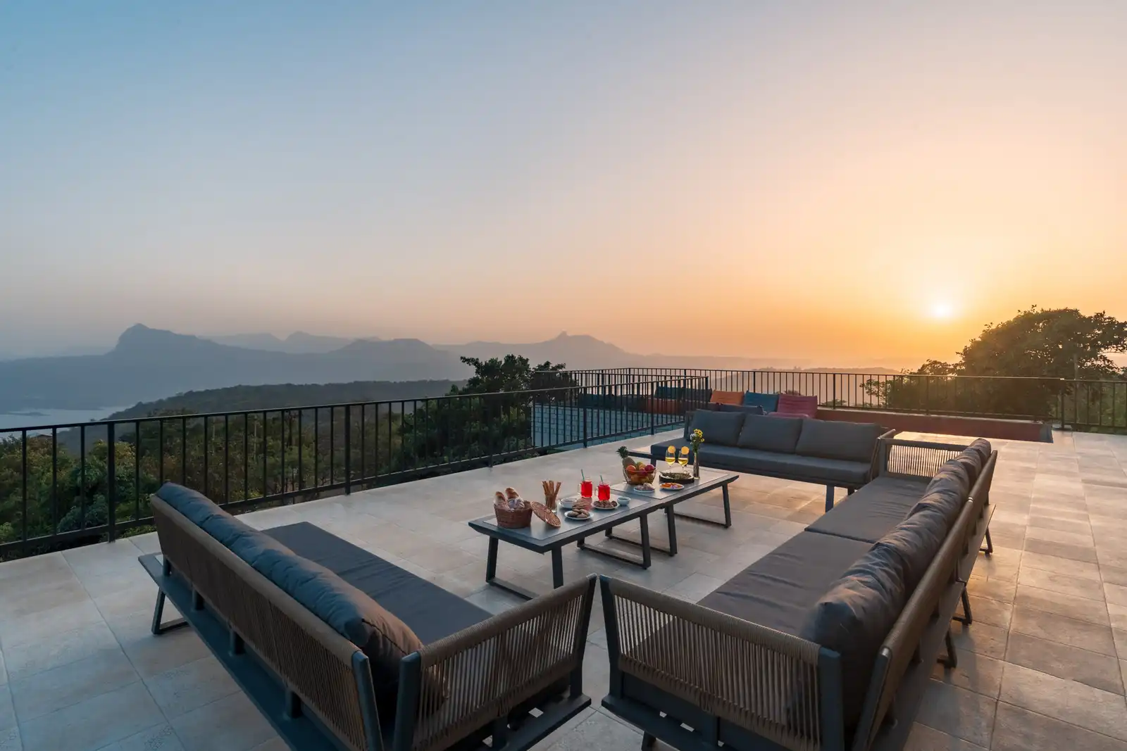Esperanza, Lonavala