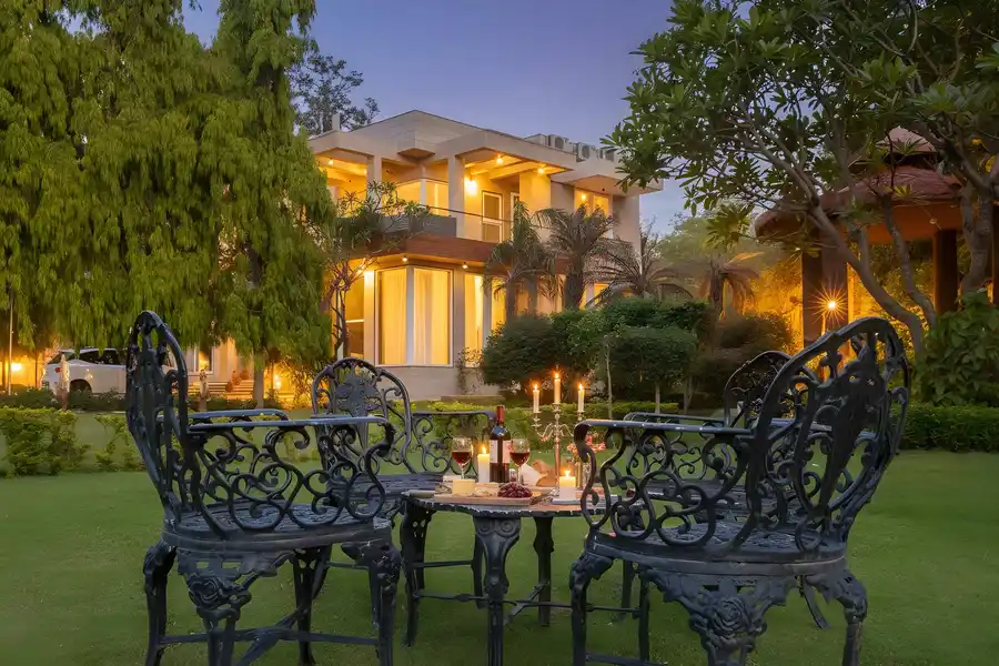 Estate 10 by GTV Estate W/ Private Pool, New Delhi