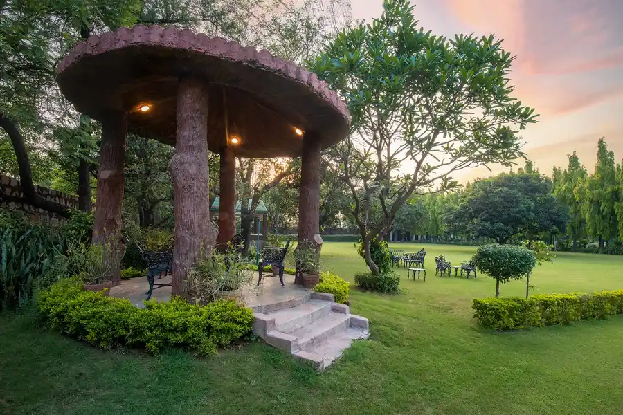 Estate 10 by GTV Estate W/ Private Pool, New Delhi
